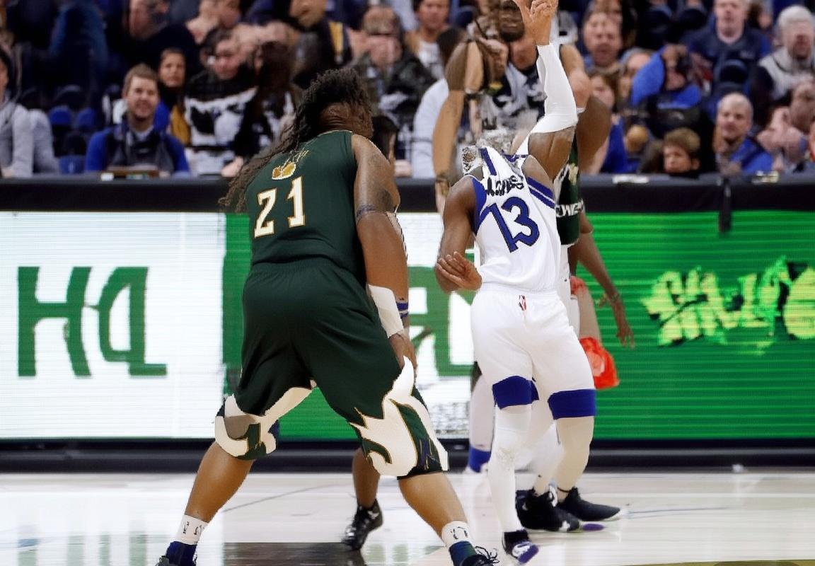 明尼苏达森林狼逆转雄鹿，字母哥空砍27分13篮板，迪文岑佐18分5助攻4抢断成奇兵